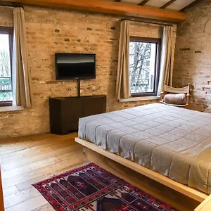 https://locanda-ponte-dante.hotelinveneto.com